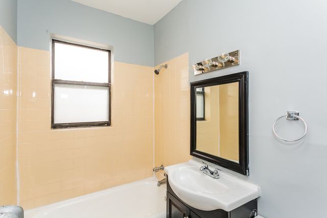 6959 S Paxton Avenue 1D, Chicago, IL 60649