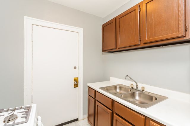 6959 S Paxton Avenue 1D, Chicago, IL 60649