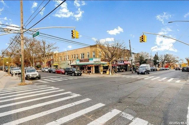 45-01 Ditmars Boulevard 2R, Astoria, NY 11105
