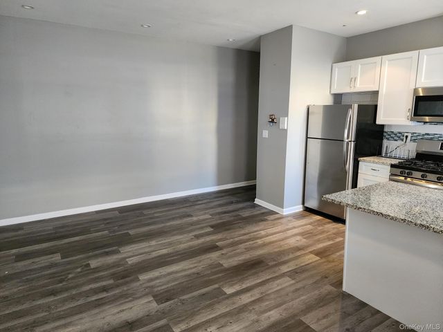 45-01 Ditmars Boulevard 2R, Astoria, NY 11105