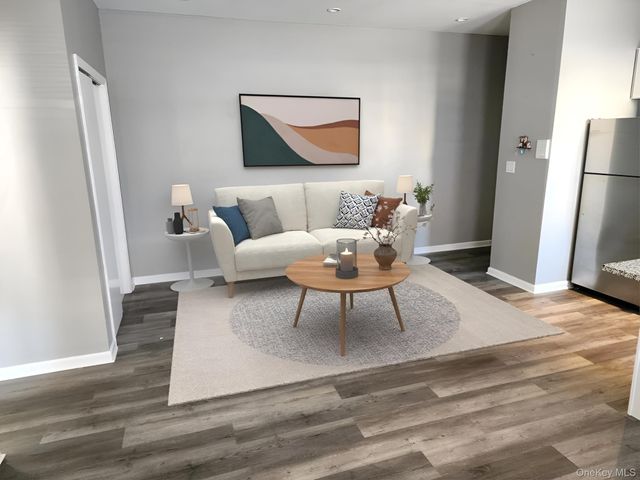 45-01 Ditmars Boulevard 2R, Astoria, NY 11105