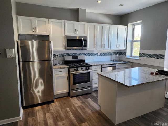 45-01 Ditmars Boulevard 2R, Astoria, NY 11105