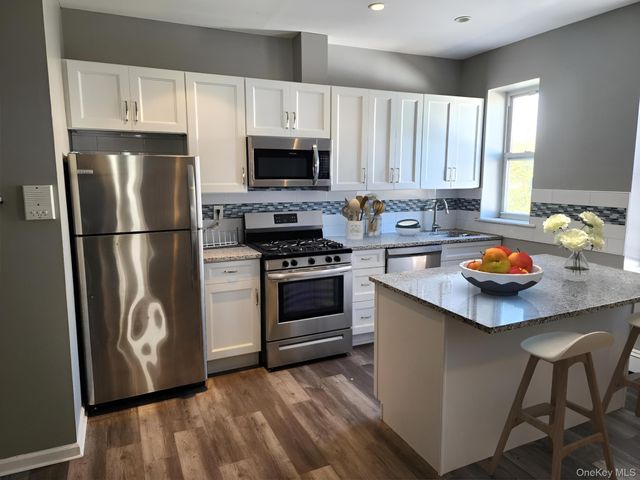 45-01 Ditmars Boulevard 2R, Astoria, NY 11105