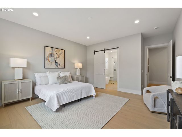 3651 Nw LANA Pl, Portland, OR 97229