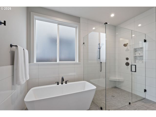 3651 Nw LANA Pl, Portland, OR 97229