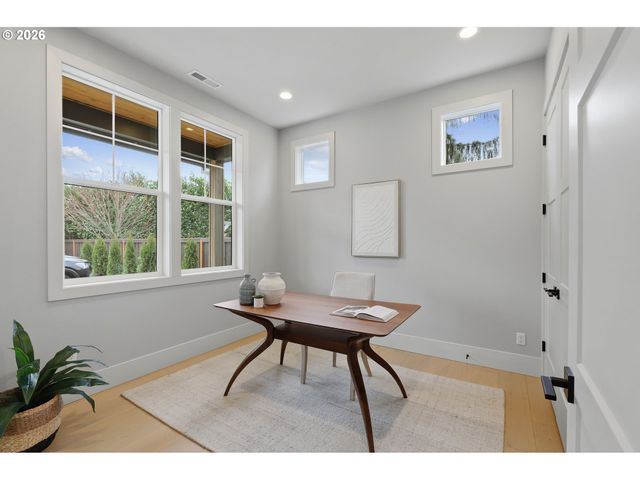 3651 Nw LANA Pl, Portland, OR 97229