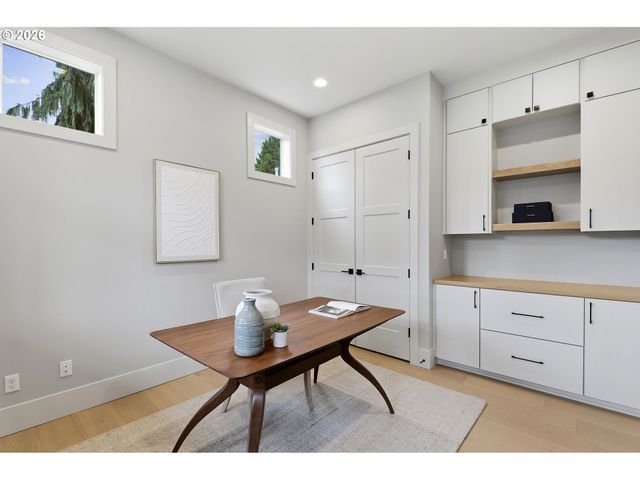 3651 Nw LANA Pl, Portland, OR 97229