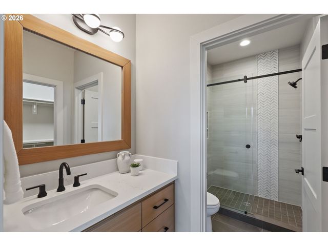 3651 Nw LANA Pl, Portland, OR 97229