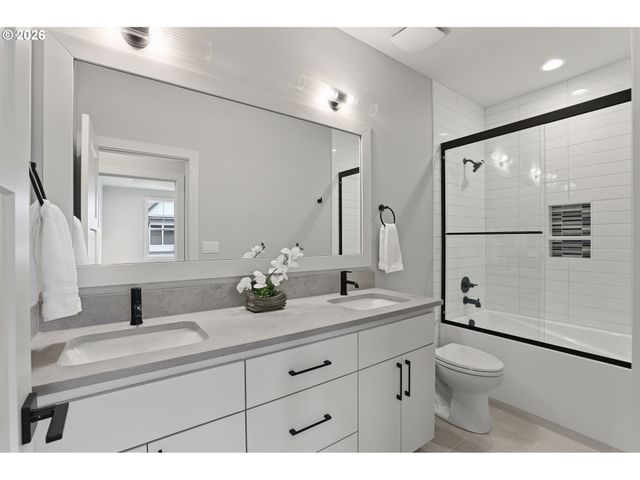 3651 Nw LANA Pl, Portland, OR 97229