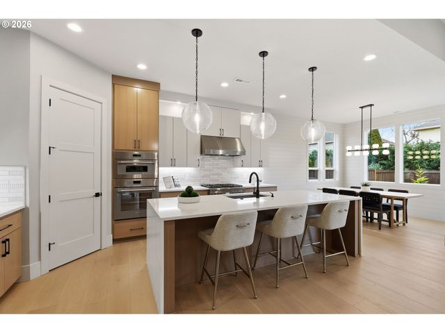 3651 Nw LANA Pl, Portland, OR 97229