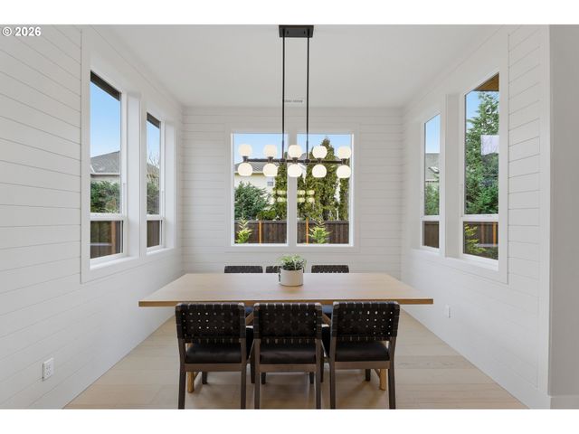 3651 Nw LANA Pl, Portland, OR 97229