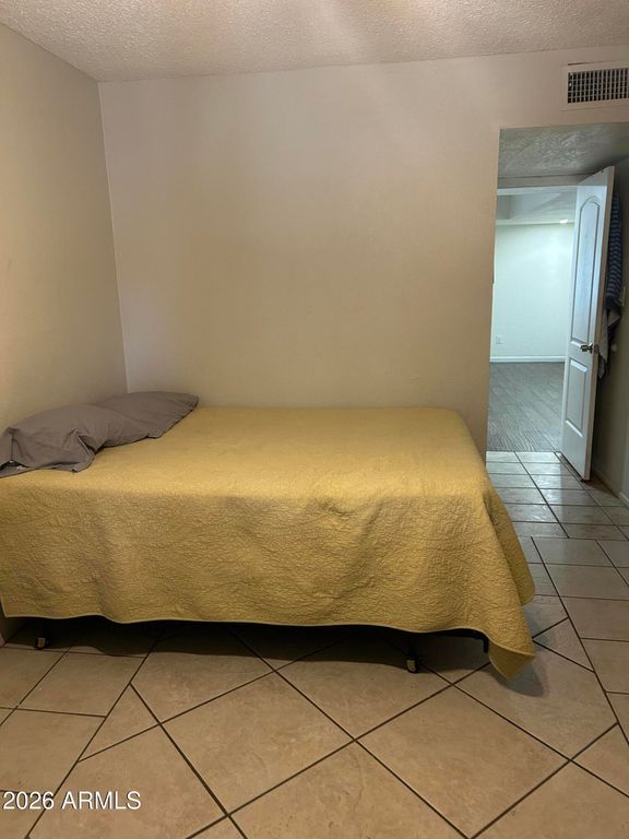 Image 10 of property listing at 6539 W COOLIDGE Street, Phoenix, AZ 85033