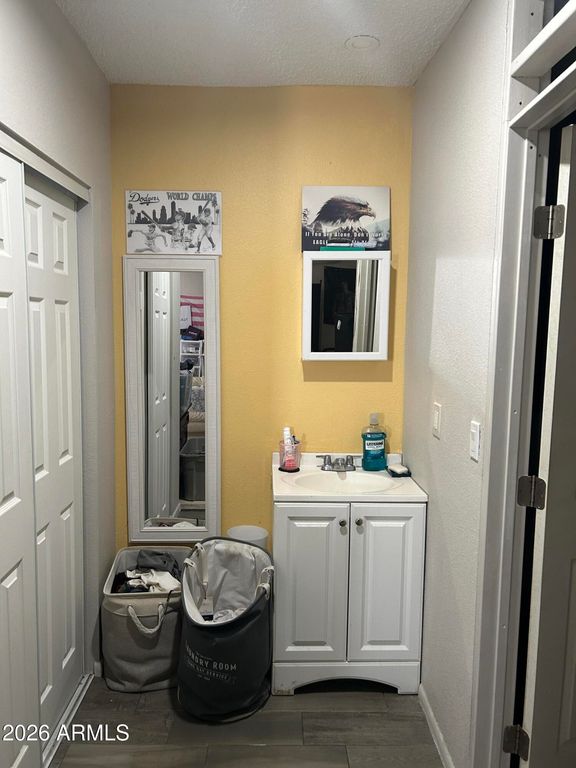 Image 22 of property listing at 6539 W COOLIDGE Street, Phoenix, AZ 85033