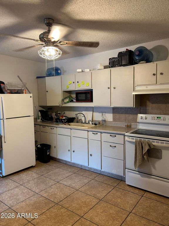 Image 25 of property listing at 6539 W COOLIDGE Street, Phoenix, AZ 85033