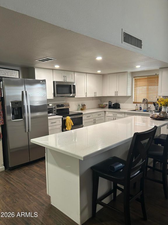 Image 3 of property listing at 6539 W COOLIDGE Street, Phoenix, AZ 85033