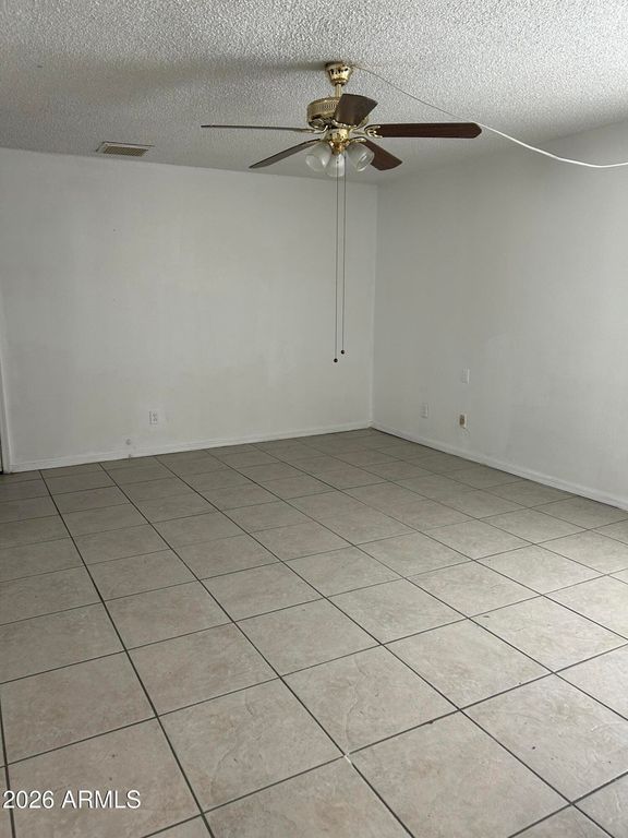 Image 6 of property listing at 6539 W COOLIDGE Street, Phoenix, AZ 85033