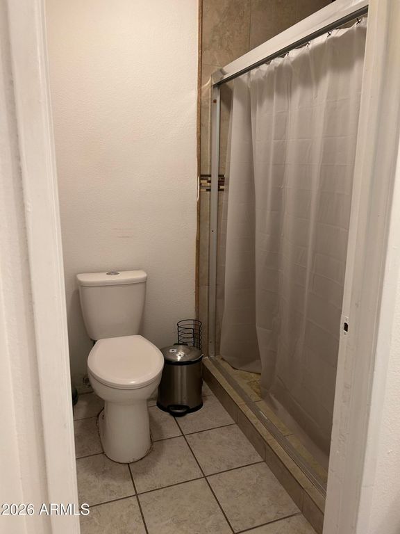 Image 8 of property listing at 6539 W COOLIDGE Street, Phoenix, AZ 85033