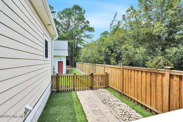 2502 Royal Palm Lane, Wilmington, NC 28409