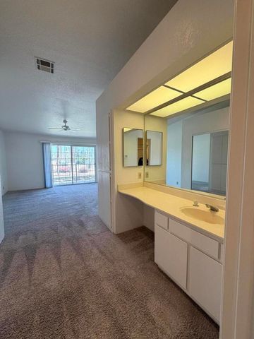 505 S Farrell Drive R112, Palm Springs, CA 92264