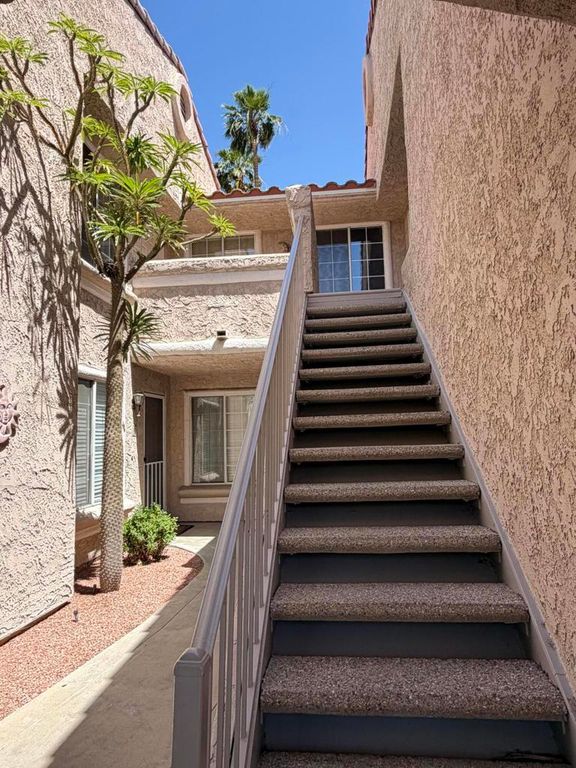 505 S Farrell Drive R112, Palm Springs, CA 92264