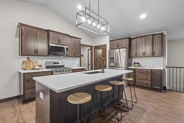 W7043 OTIS DRIVE, Greenville, WI 54942