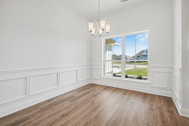 8 Gemstone Court, Angleton, TX 77515