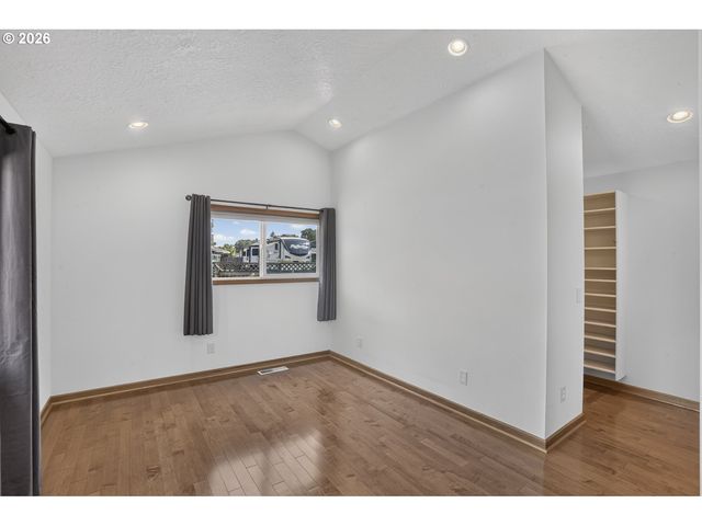 51929 Se WOODMERE Ct, Scappoose, OR 97056