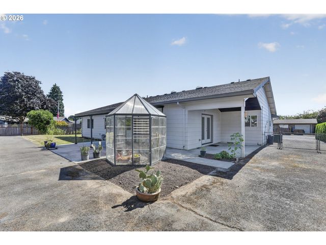 51929 Se WOODMERE Ct, Scappoose, OR 97056