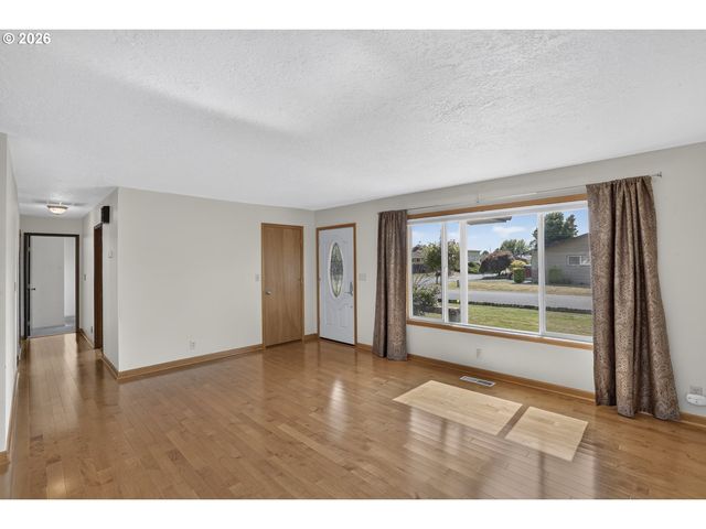 51929 Se WOODMERE Ct, Scappoose, OR 97056