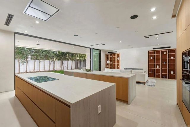 824 N Curson Avenue, Los Angeles, CA 90046