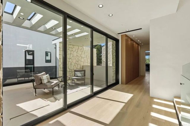 824 N Curson Avenue, Los Angeles, CA 90046