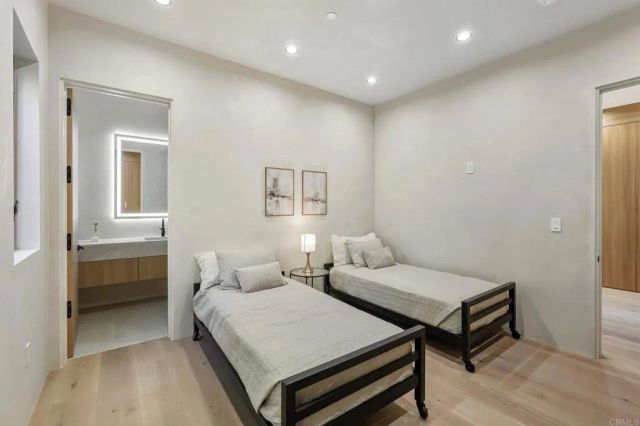 824 N Curson Avenue, Los Angeles, CA 90046