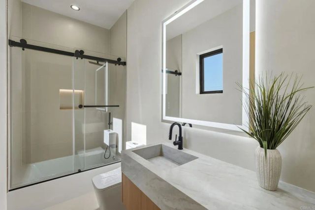 824 N Curson Avenue, Los Angeles, CA 90046