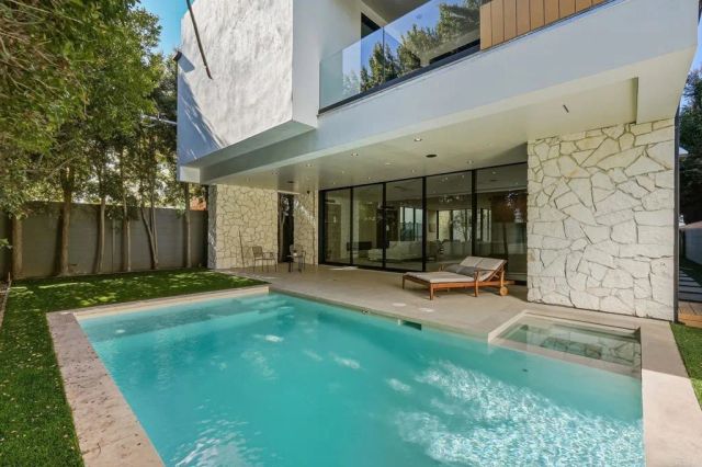 824 N Curson Avenue, Los Angeles, CA 90046