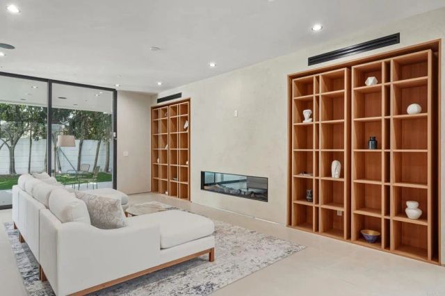 824 N Curson Avenue, Los Angeles, CA 90046