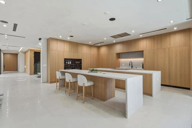 824 N Curson Avenue, Los Angeles, CA 90046