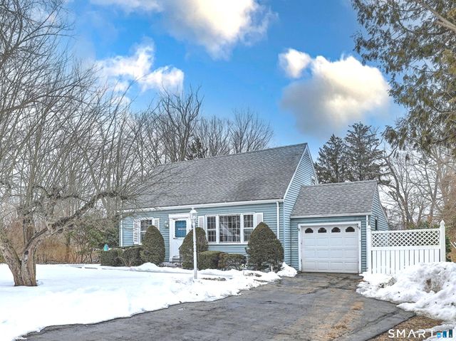 8 Meadow Circle Road, Branford, CT 06405