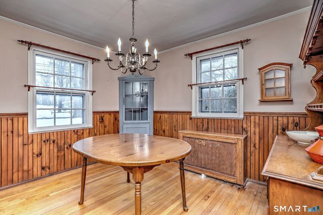 8 Meadow Circle Road, Branford, CT 06405