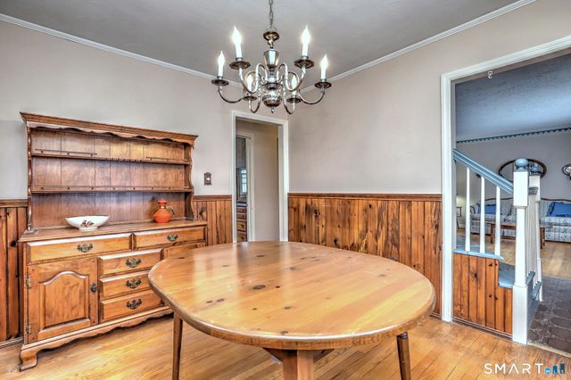 8 Meadow Circle Road, Branford, CT 06405