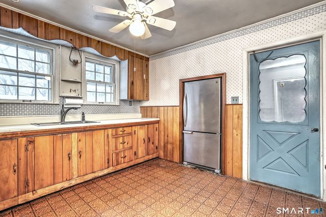 8 Meadow Circle Road, Branford, CT 06405