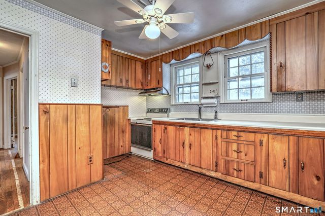 8 Meadow Circle Road, Branford, CT 06405