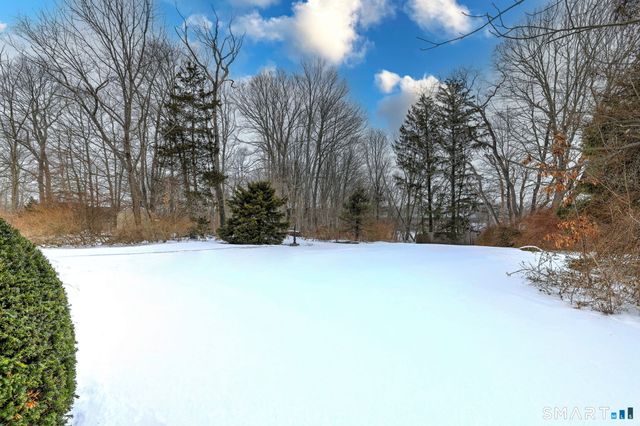 8 Meadow Circle Road, Branford, CT 06405