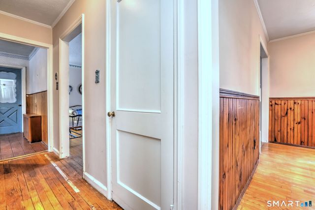 8 Meadow Circle Road, Branford, CT 06405