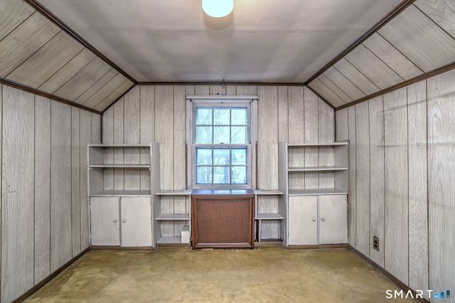 8 Meadow Circle Road, Branford, CT 06405