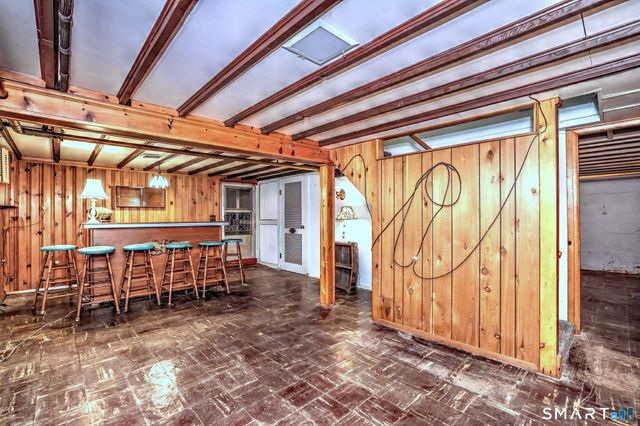 8 Meadow Circle Road, Branford, CT 06405