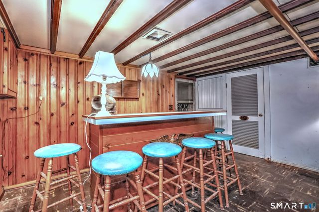 8 Meadow Circle Road, Branford, CT 06405