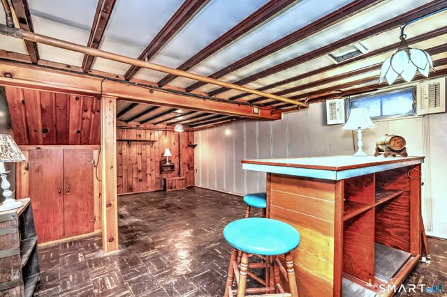 8 Meadow Circle Road, Branford, CT 06405