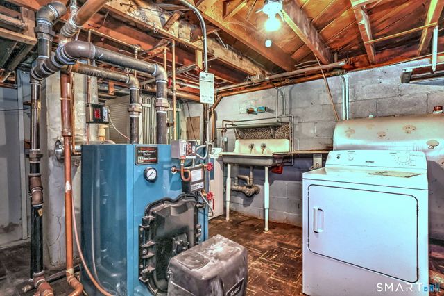 8 Meadow Circle Road, Branford, CT 06405