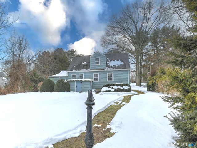 8 Meadow Circle Road, Branford, CT 06405