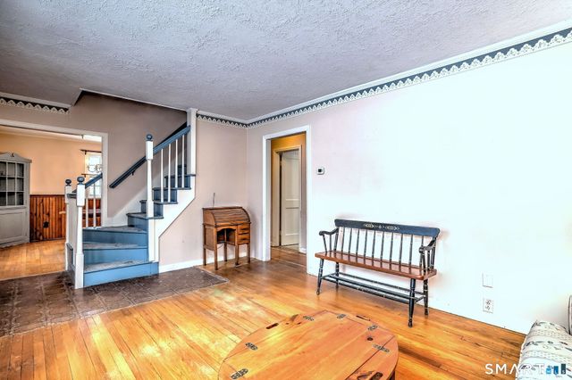 8 Meadow Circle Road, Branford, CT 06405